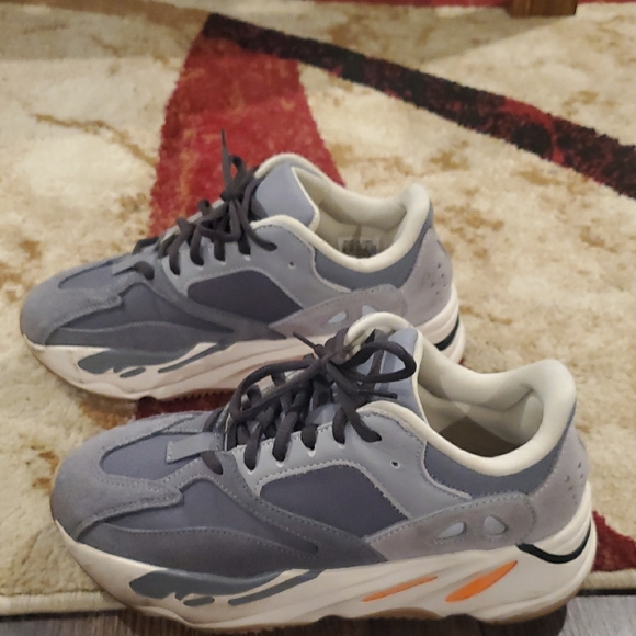 Boys Adidas Yeezy Gray and Orange Sneakers Sz 5 - Picture 6 of 7